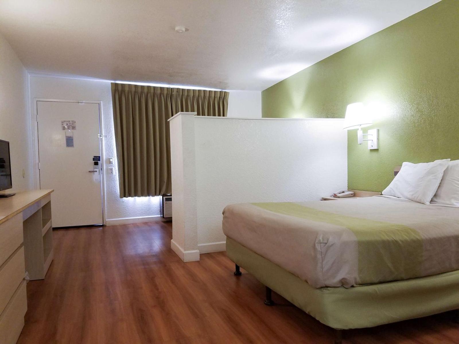 Motel 6 Hemet